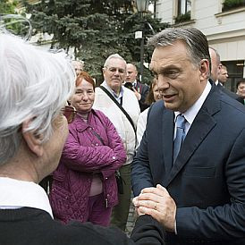 „Halld nemzeted áldó, hívó szavát” – Hibátlan verset írtak Orbánnak