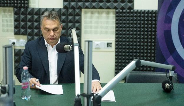 Orbán simán zsebre tette a pénzt, most meg vigyorogva azt mondja, nem kellett volna nekiadni