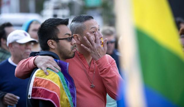 Gyászol a világ – Terrortámadás egy orlandói melegbárban