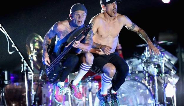 Nagyot ment a Red Hot Chili Peppers a szomszédban