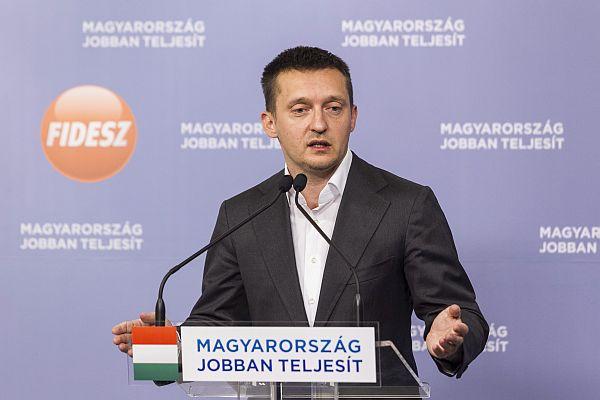 Rogán ismertette a nagykövetekkel a kormánypárt kampánybeli irányelveit