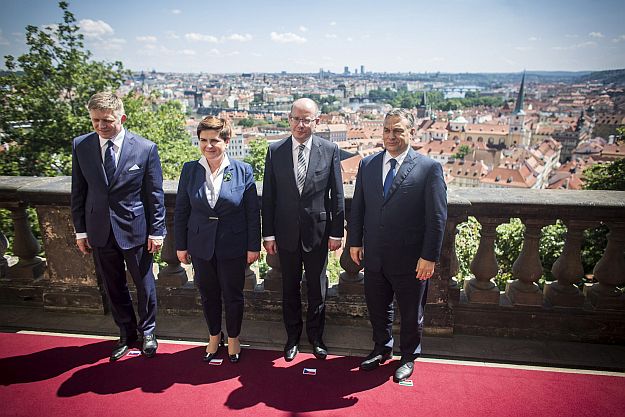 A visegrádi négyek kormányfői Prágában