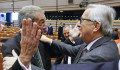 Az EU megpróbálja feldolgozni a brit kilépést, Juncker elbúcsúztatta Farage-t
