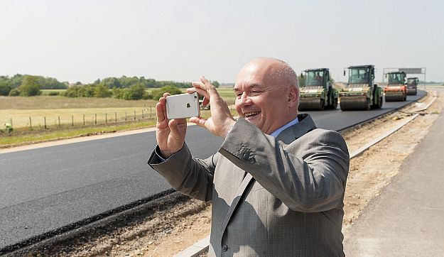 Nekiment a pártlap Hende Csabának