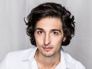 28 éves igazgatót kapott a Karinthy Színház