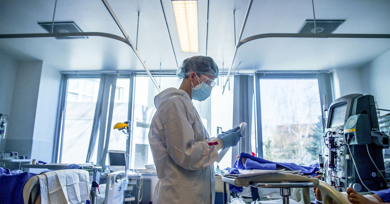 Több kórházban is látogatáskorlátozást és kötelező maszkviselést vezetnek be