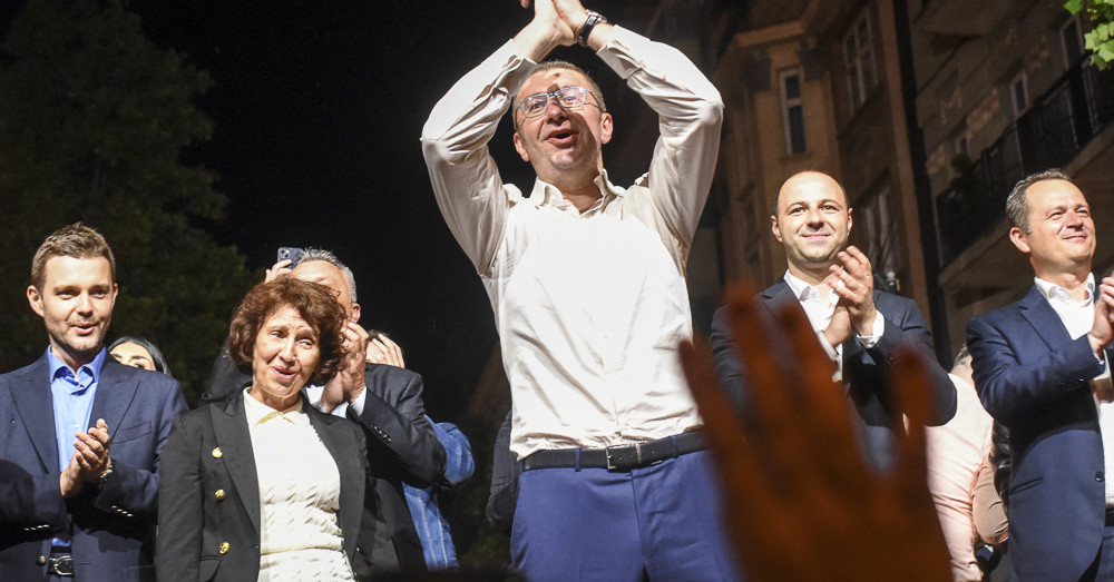 Viszlát, Észak, viszlát, Nyugat!