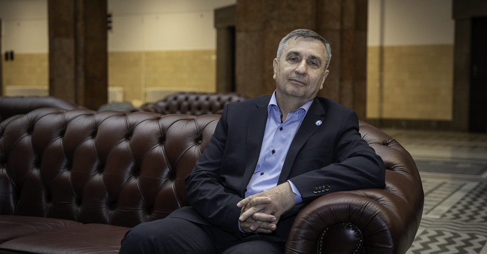 „A politika sodrába kerültünk”