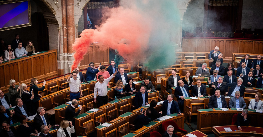 Pillanatnyi nehézségek