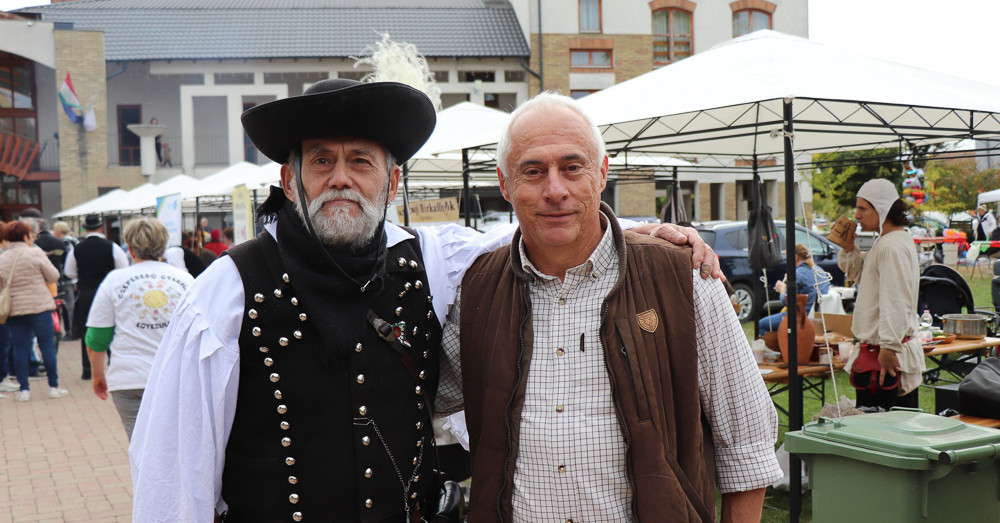 Egyszerre mindenütt megjelent