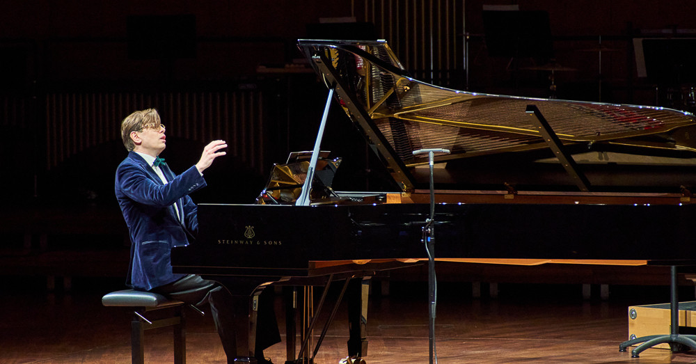 A kék ég felettünk