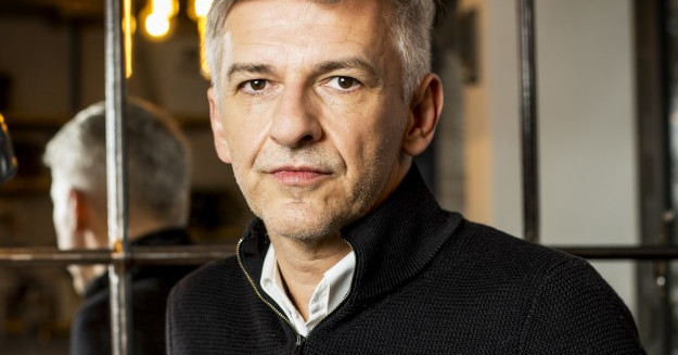 Alföldi Róbert: Nem a Pride-tól, a magyar valóságtól kellene megvédeni a gyerekeket