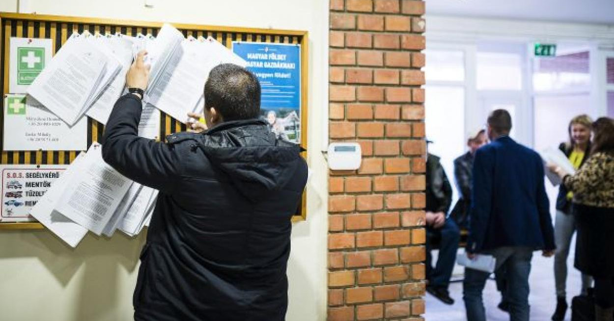 Megalázóan alacsony a kormányhivatalnokok fizetése, sztrájk jöhet