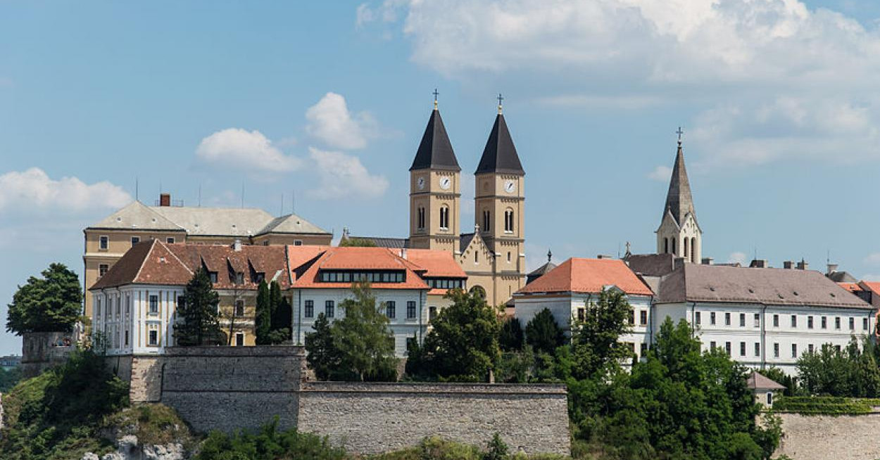 Négynapos irodalmi fesztivál lesz Veszprémben