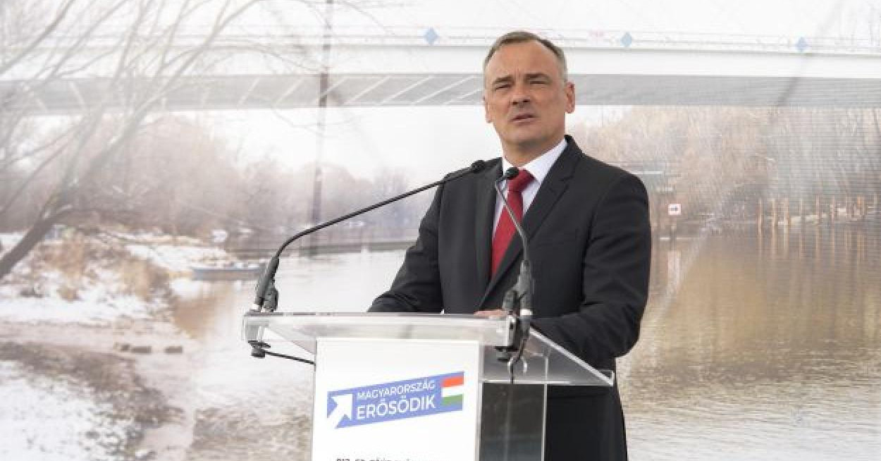 Gyurcsányozza Borkait a Fidesz Győrben
