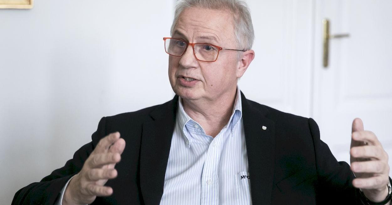 Trócsányi, a Károli rektoraként nem akart alkotmánybíró lenni, erre kapott a nyakába egy kancellárt