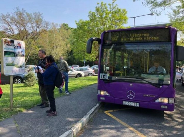 A V-Busz egyik járműve