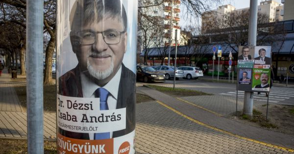 Akár még három hétig is nézhetjük a választási jelöltek arcát