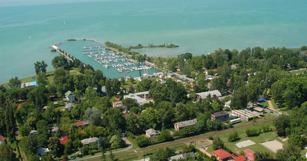 Többet költenek ingatlanvásárlására a Balatonnál, mint Budapesten