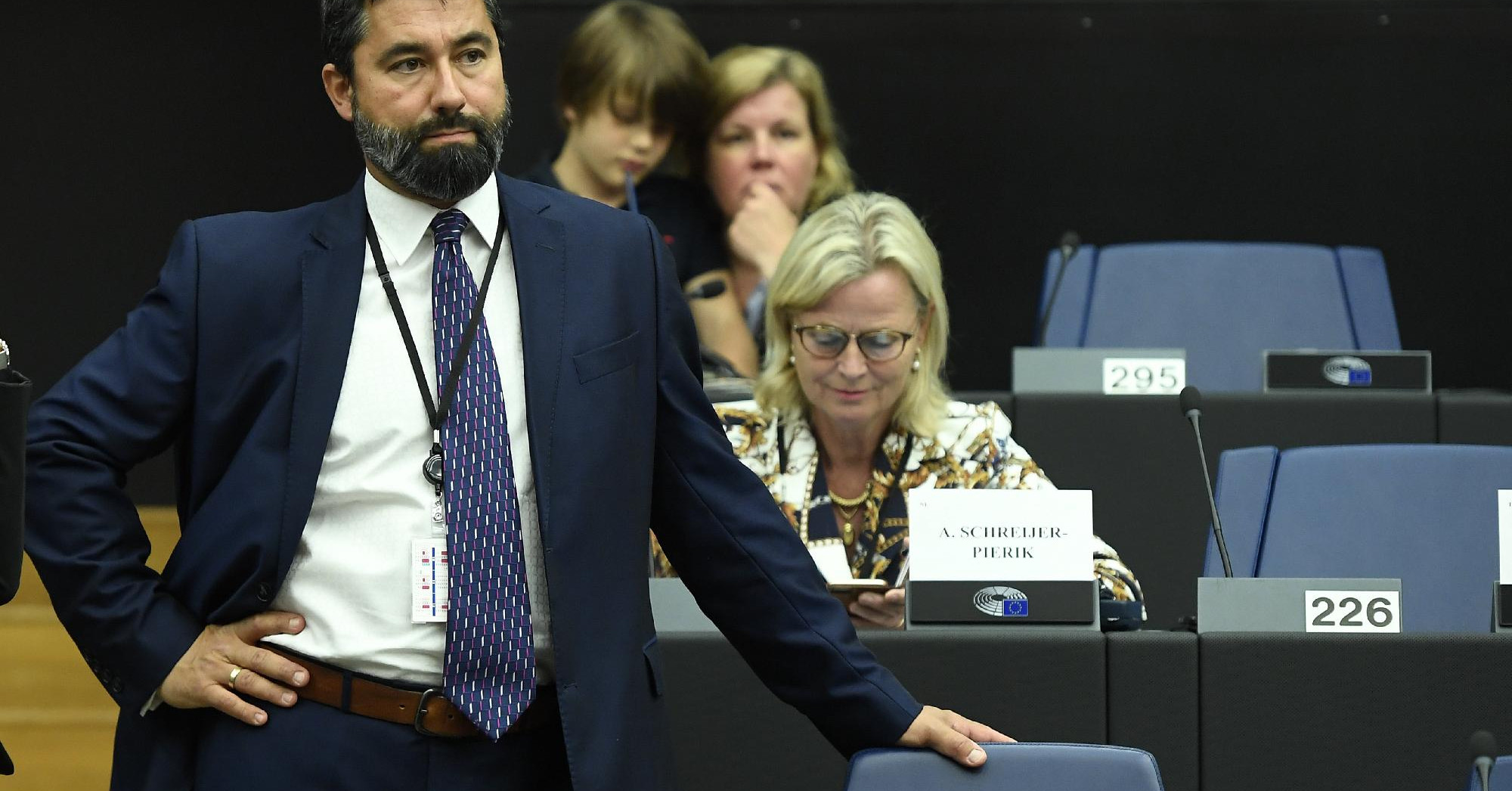 Három politikust is visszahív a Fidesz az Európai Parlamentből
