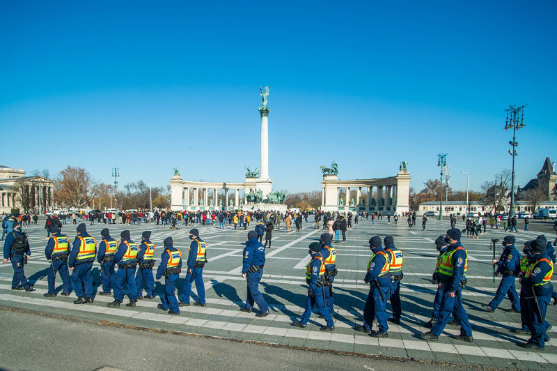 KoronavĂ­rus - A vendĂŠglĂĄtĂłhelyek szabĂĄlyozott nyitvatartĂĄs