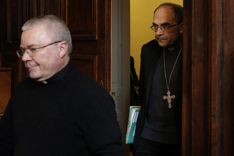 Pedofil ügyeket elhallgató francia pap