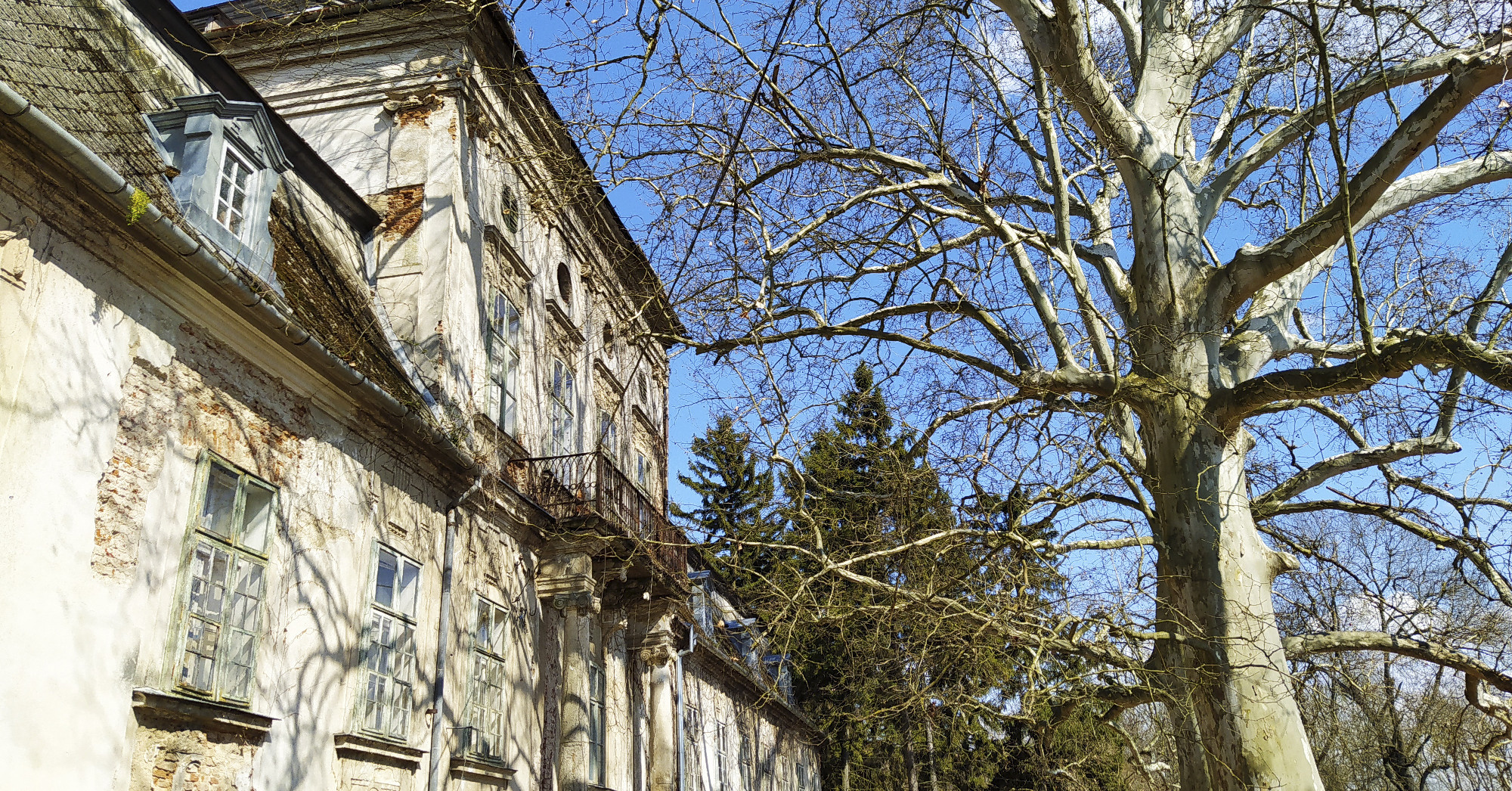 Lázár János személyesen győzné meg az Alkotmánybíróságot a kastélytörvényről