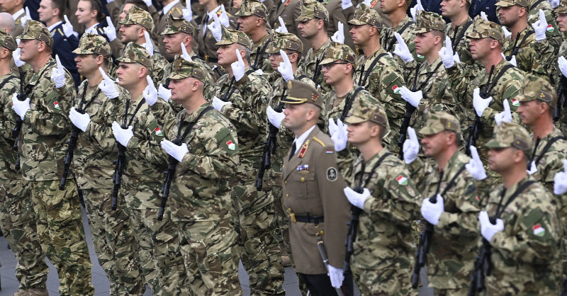 Akkora a létszámhiány, hogy katonákat vezényelnének gyerekfelügyelői munkakörbe is