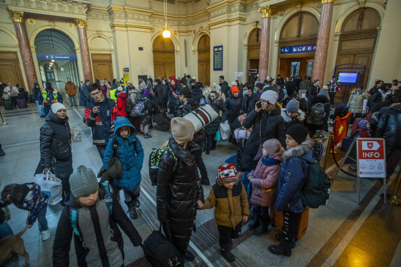 Ukrajnai h?bor? - Menek?l?k a Keleti p?lyaudvaron 
