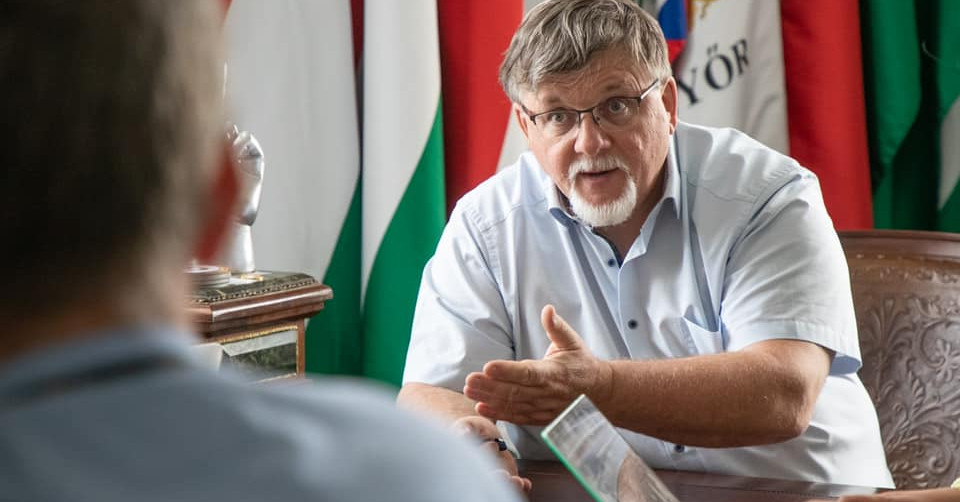 Ablakonként egymillióért vettek függönyt Dézsi Csaba András idején a győri polgármesteri irodába