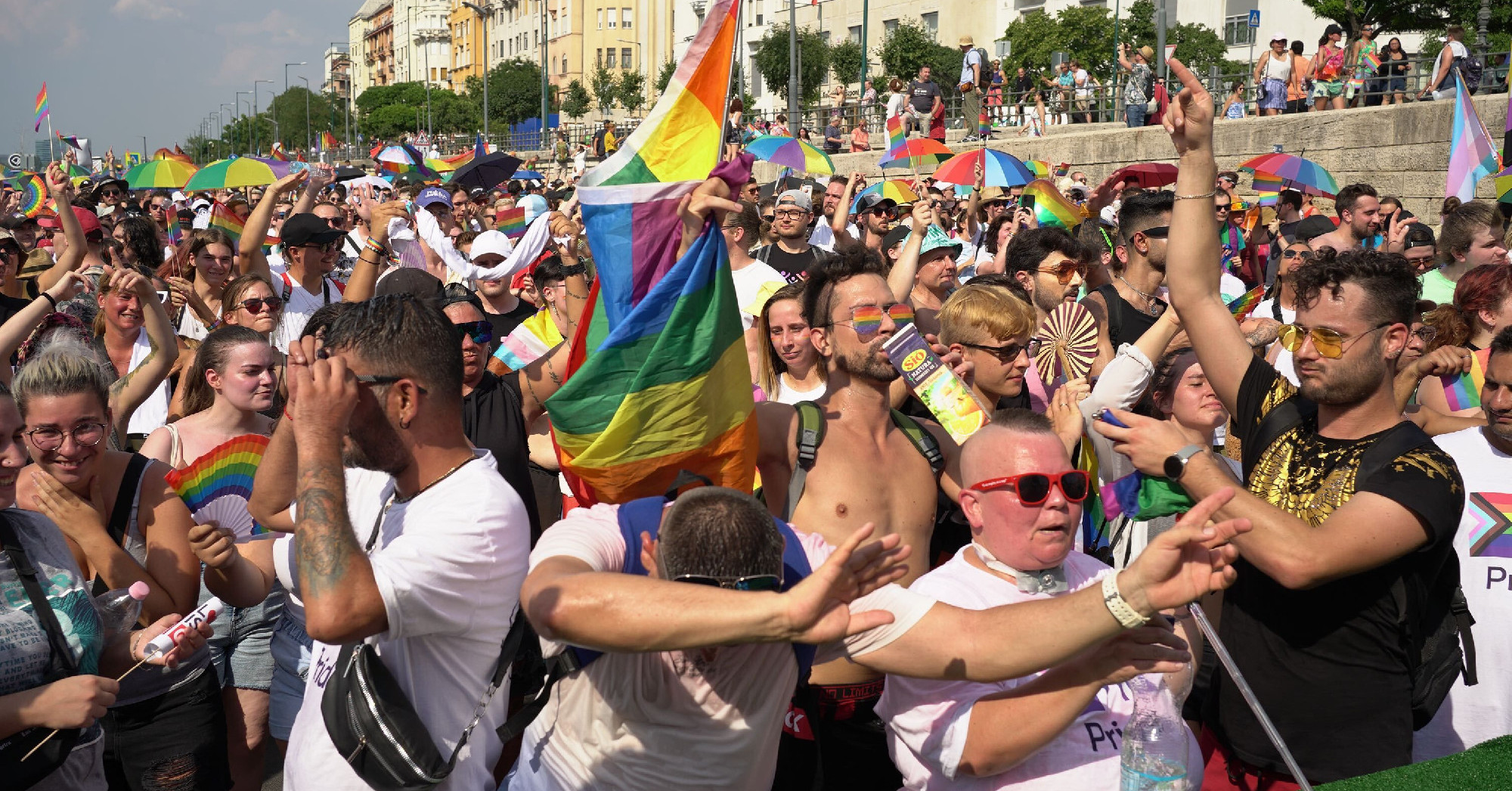A meleg büszkeség tiltva lesz, a náci nem