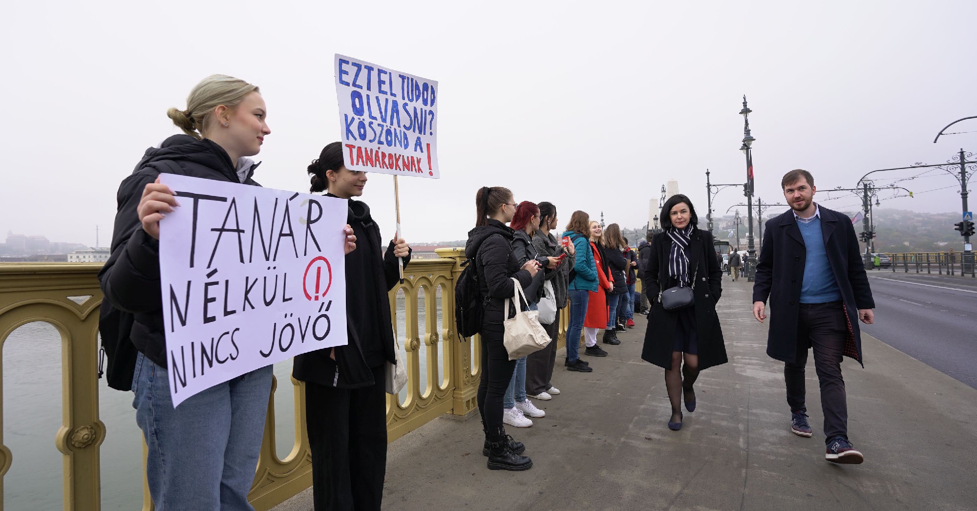 Cáfolja a Belügyminisztérium, hogy ne lennének közfeladatot ellátó személyek a pedagógusok