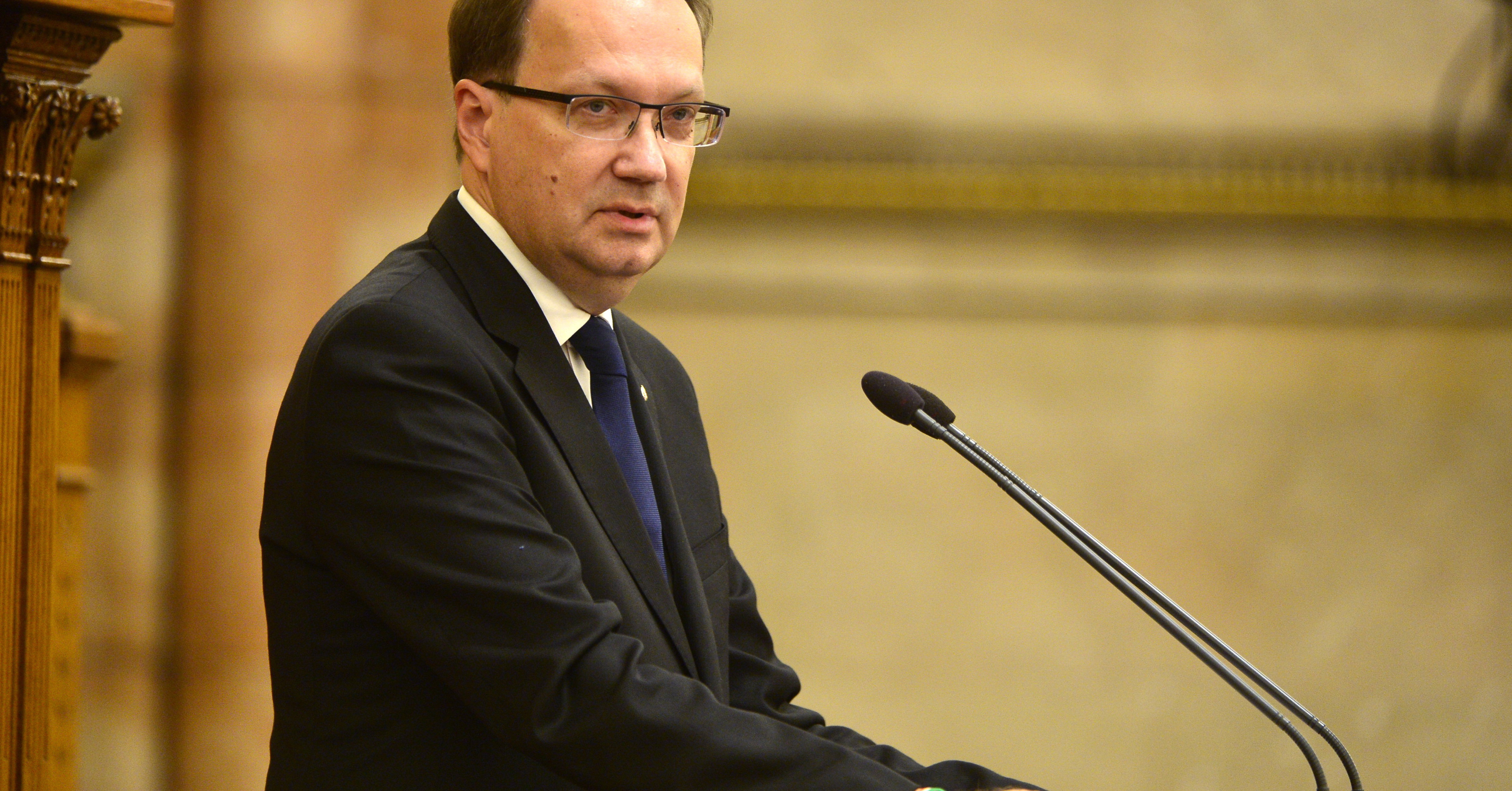 A fideszes Hoppál Péter Szentkirályi Alexandra visszalépése után: Karnyújtásnyira a budapesti győzelem!