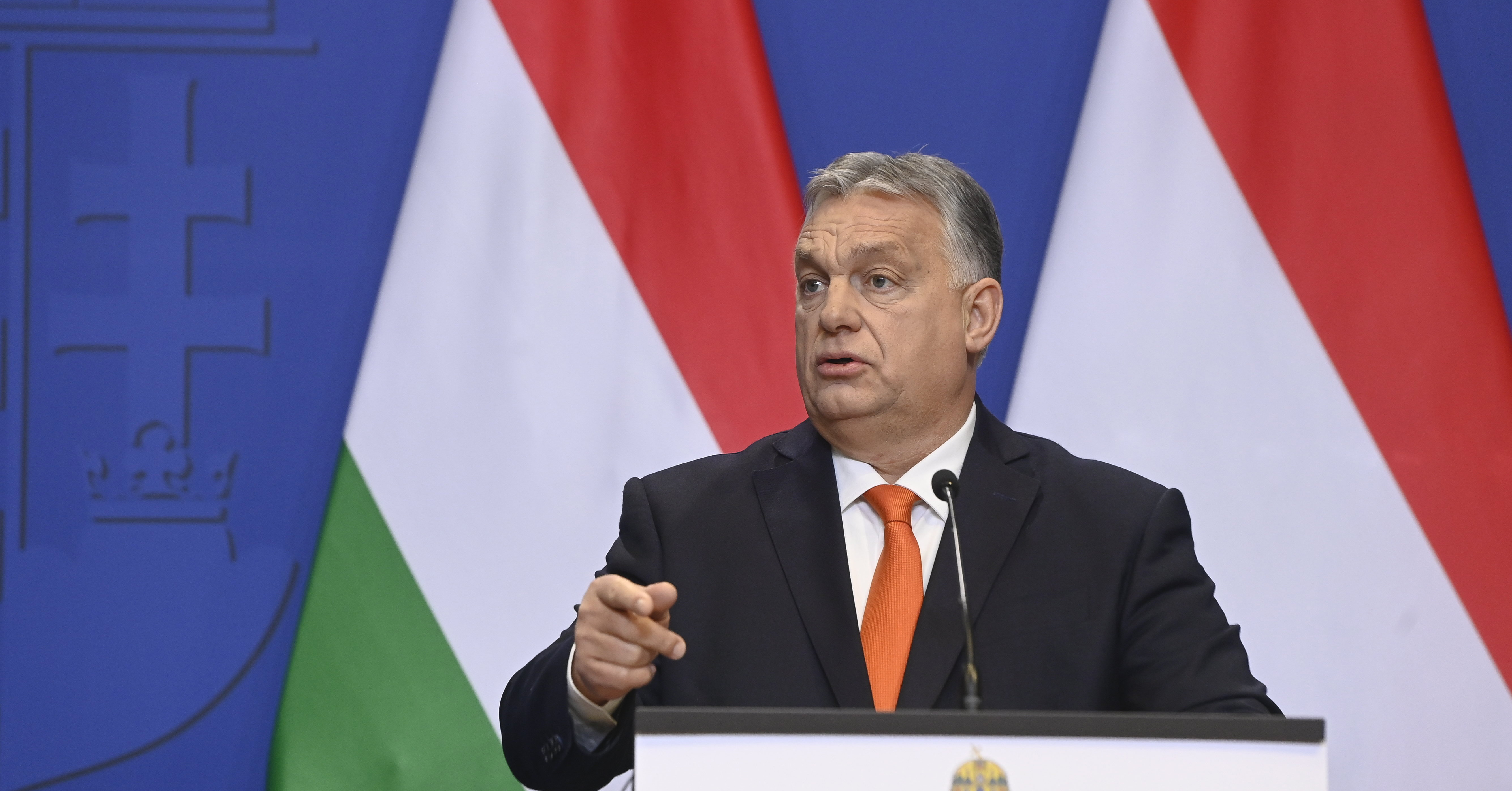 Üres az államkassza? 130 pontos megszorítást írt alá Orbán Viktor