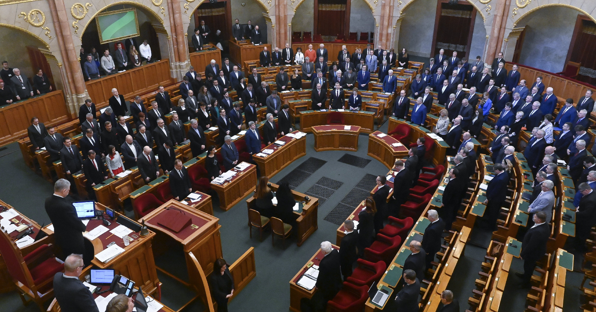 Újabb fél évvel hosszabbítaná meg a háborús veszélyhelyzetet a kormány