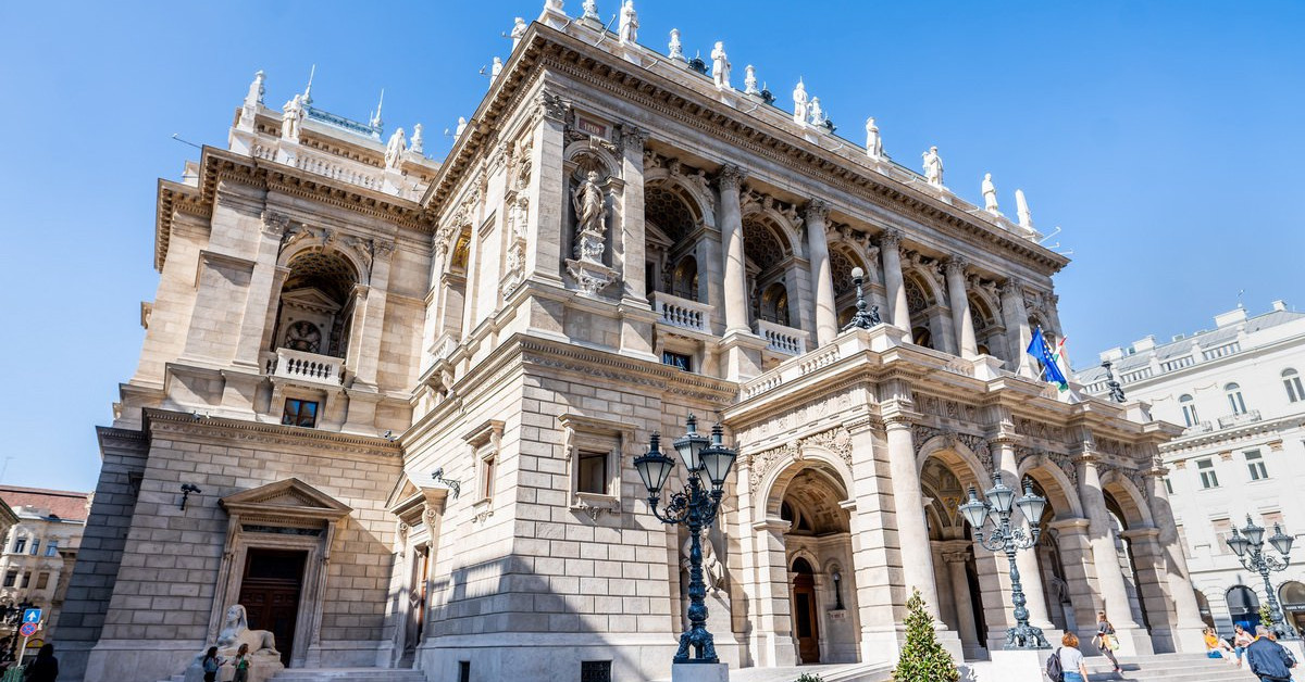 Elbocsátásba kezdett az Opera, sztrájkolót is kirúgtak