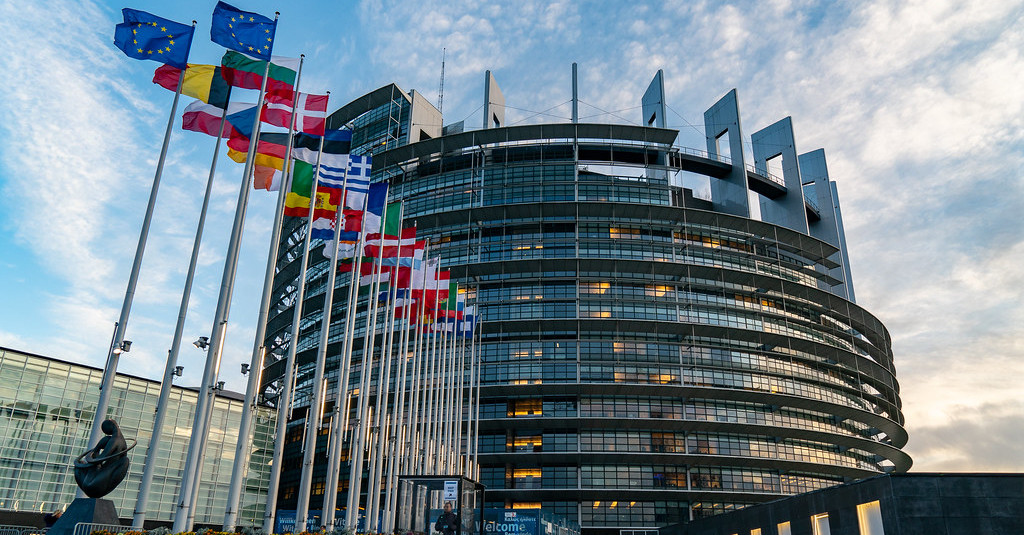 Závecz-felmérés: Négy pártnak vagy pártszövetségnek van esélye kijutni az EP-be
