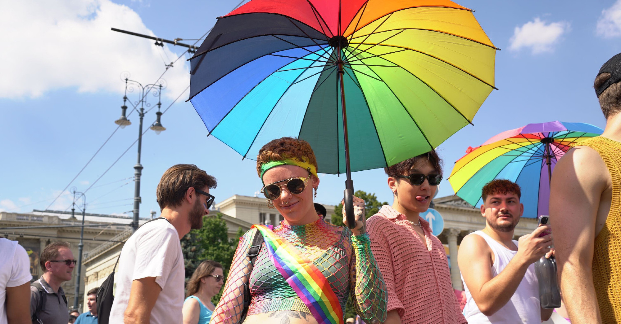 A Pride szervezőit és a résztvevőket is pénzbüntetéssel sújtaná a kormány