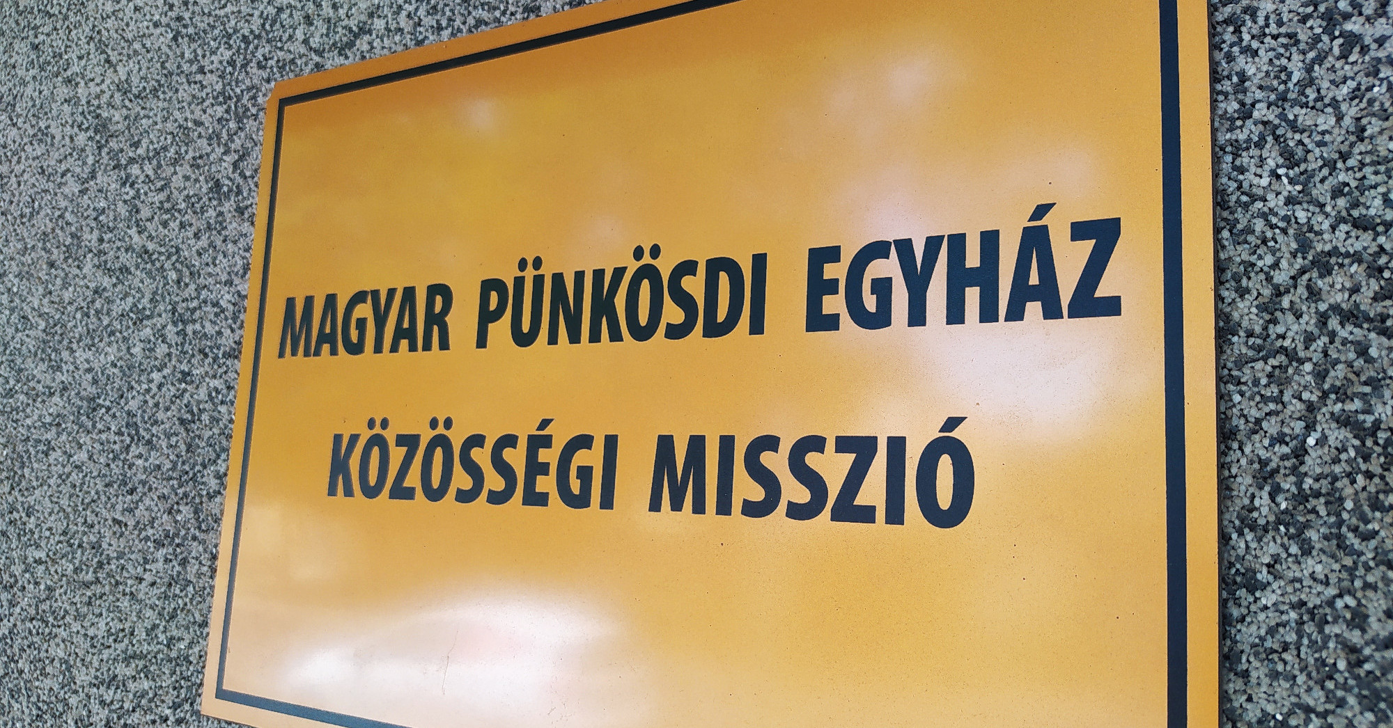 „Egy egyházpolitikai harc kellős közepébe kerültem” – állítja a pünkösdi egyház ügyében meggyanúsított volt intézményvezető