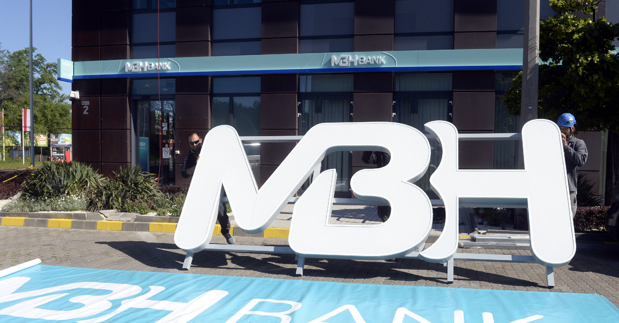 Tízmillió forintra bírságolta az MNB a Mészáros-féle bankholdingot
