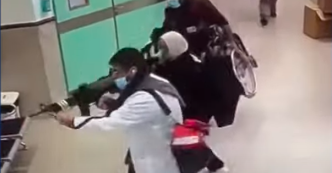 Nőnek és orvosnak öltözött izraeli katonák rohantak le egy kórházat Ciszjordániában