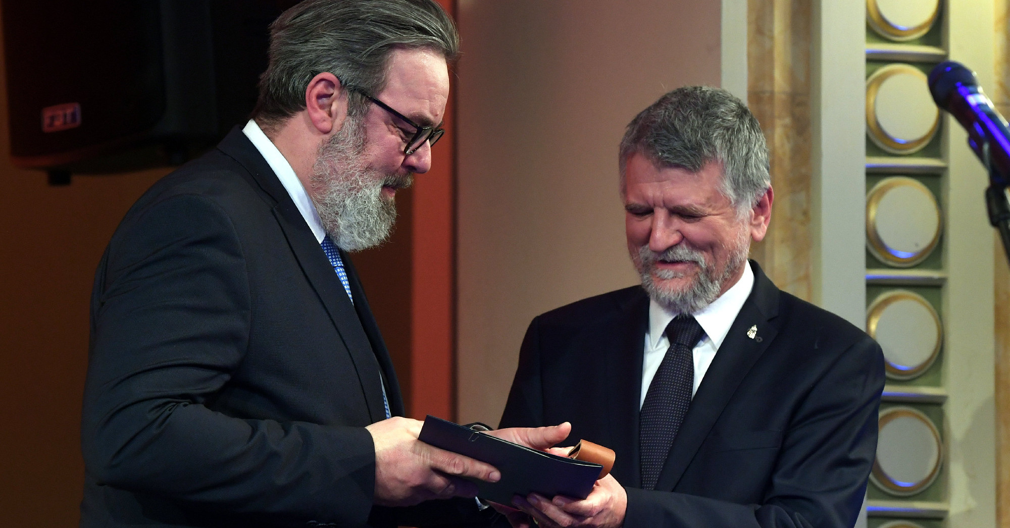 Kövér László „tiszteletbeli székellyé” avatta L. Simon Lászlót
