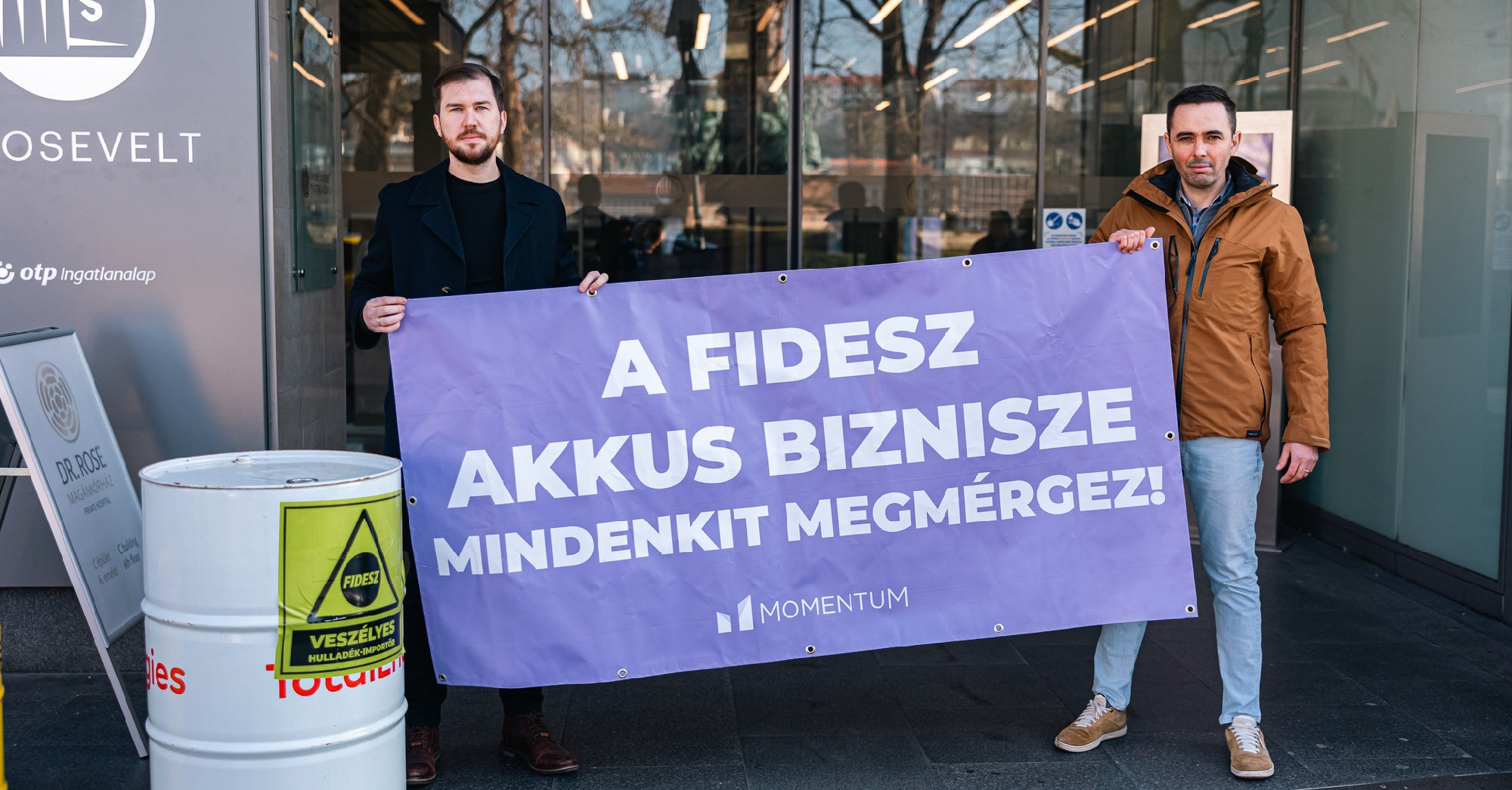 Az akkufeldolgozó cég zárt háttérbeszélgetésén akciózott a Momentum
