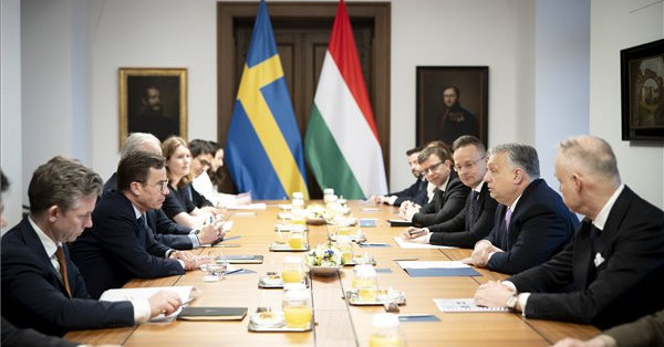 Orbán Viktor a svéd miniszterelnökkel tárgyalt: négy új Gripent vesz Magyarország