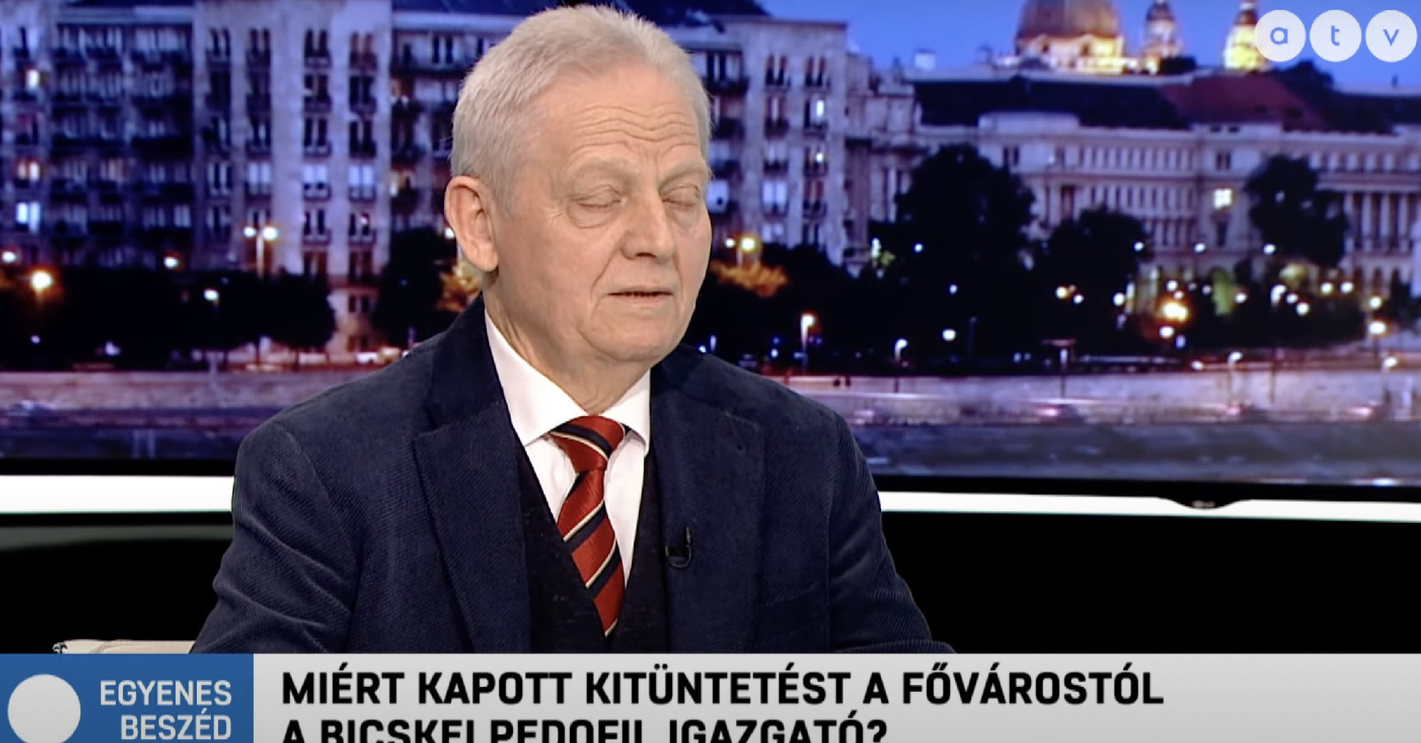 Tarlós azért tüntette ki a pedofil V. Jánost, mert nem olvasta végig a listát