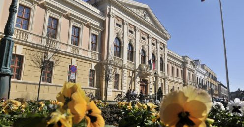 Bárki ellen lehet gondnokságba vételi eljárást indítani? A válasz: igen