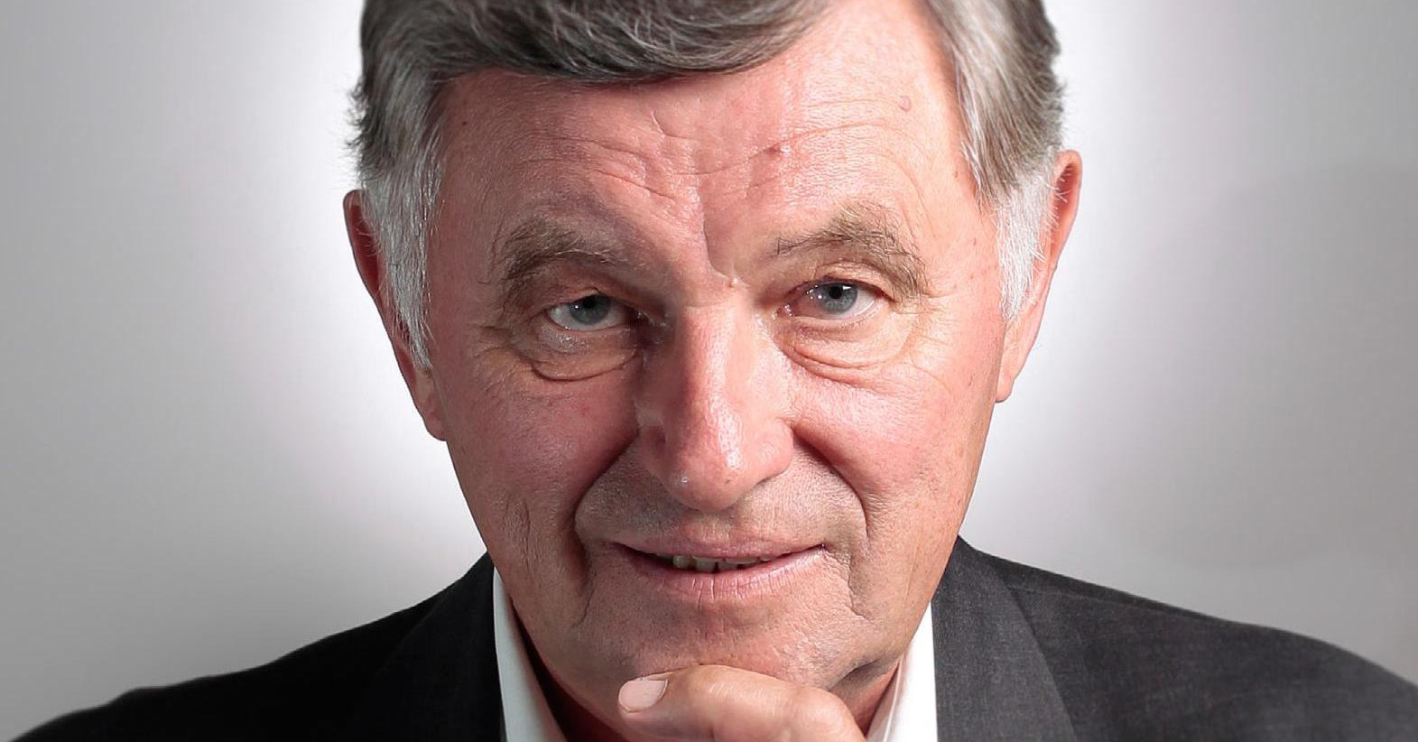 „A kettős tudat, hogy hazugságban élünk, de ebben kell élnünk”
