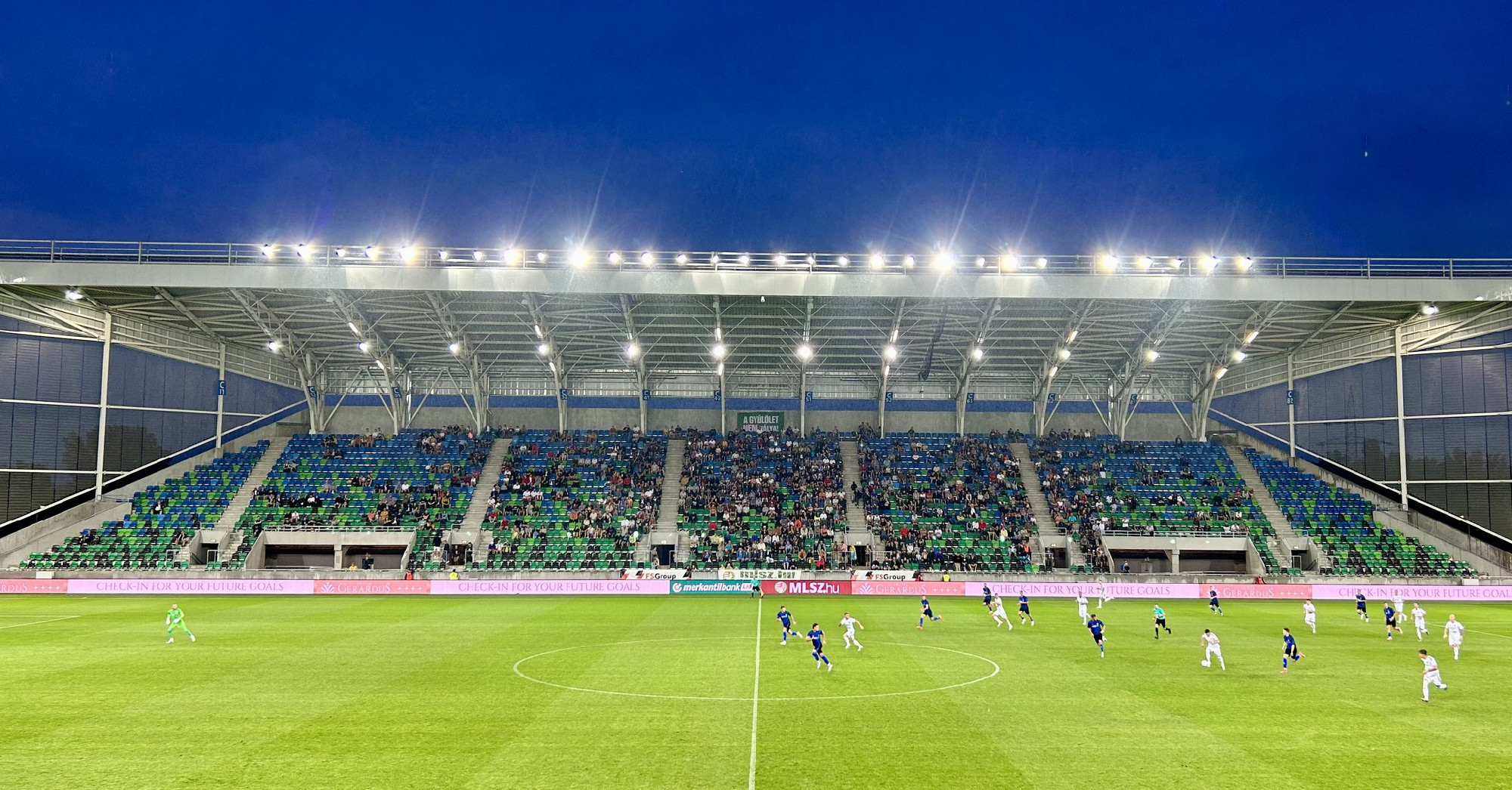 A volt kormánybiztos cége építheti a katolikus püspök stadionjának élménymedencéjét