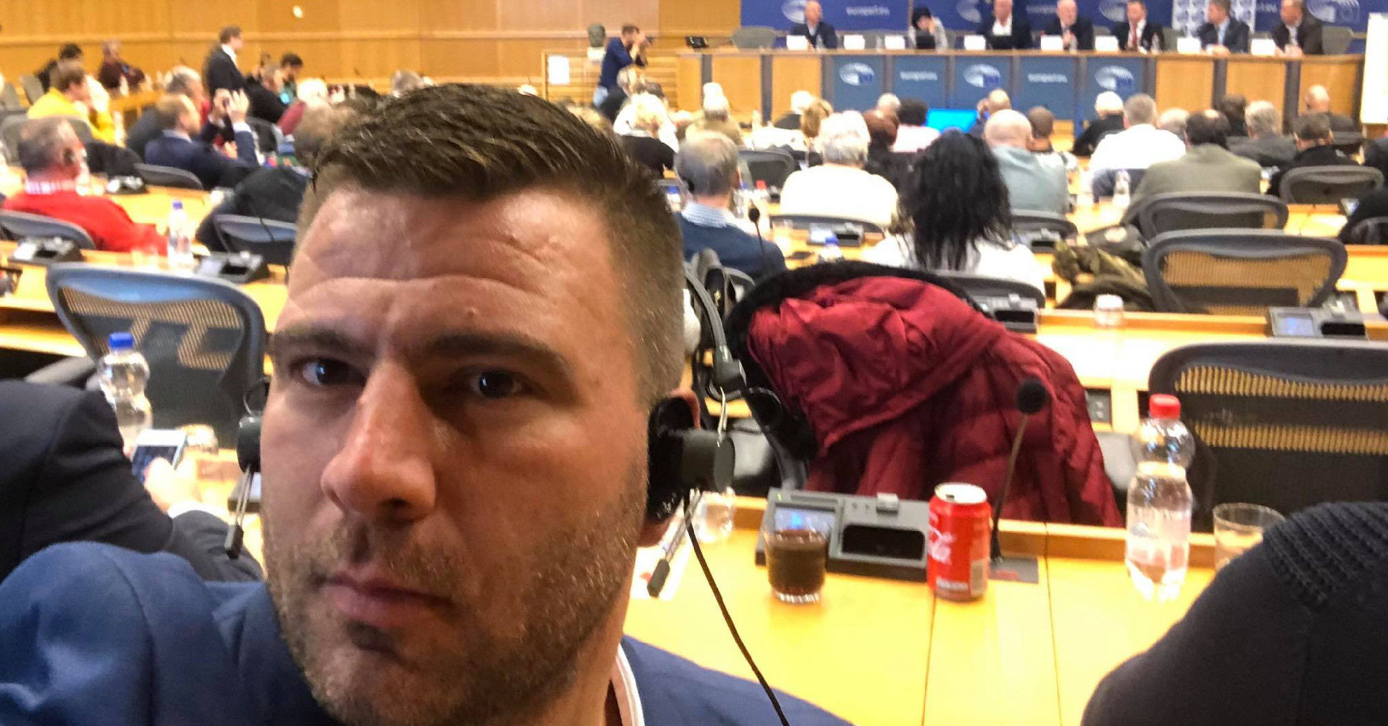 Tizenkét éves fia fényképével, kamuoldalon keltik halálhírét egy sümegi civil aktivistának