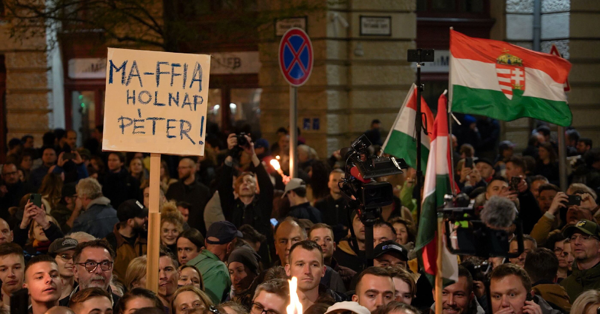 Magyar Péter beéri Dobrev Klárával és Deutsch Tamással